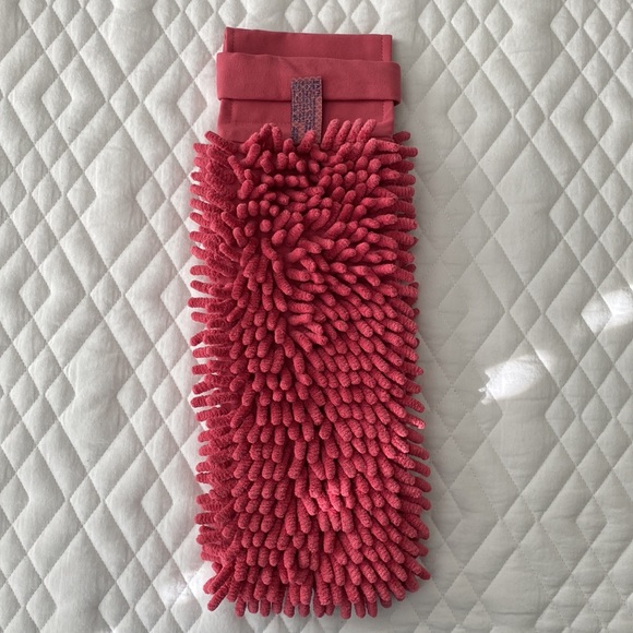 COPY - Pomegranate color Chenille Hand Towel w/BacLock by Norwex. BNWT - Picture 2 of 8